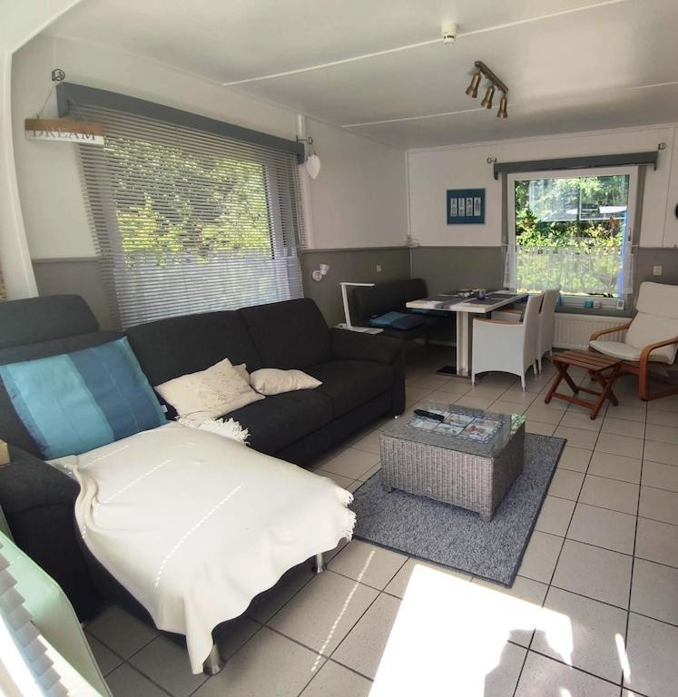 Vakantiehuis Hollum Ameland Dichtbij Strand En Met Ruime Tuin - Ameland39 Nl Buitenkant foto