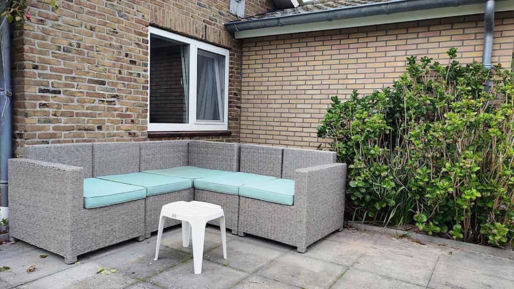 Vakantiehuis Hollum Ameland Dichtbij Strand En Met Ruime Tuin - Ameland39 Nl Buitenkant foto